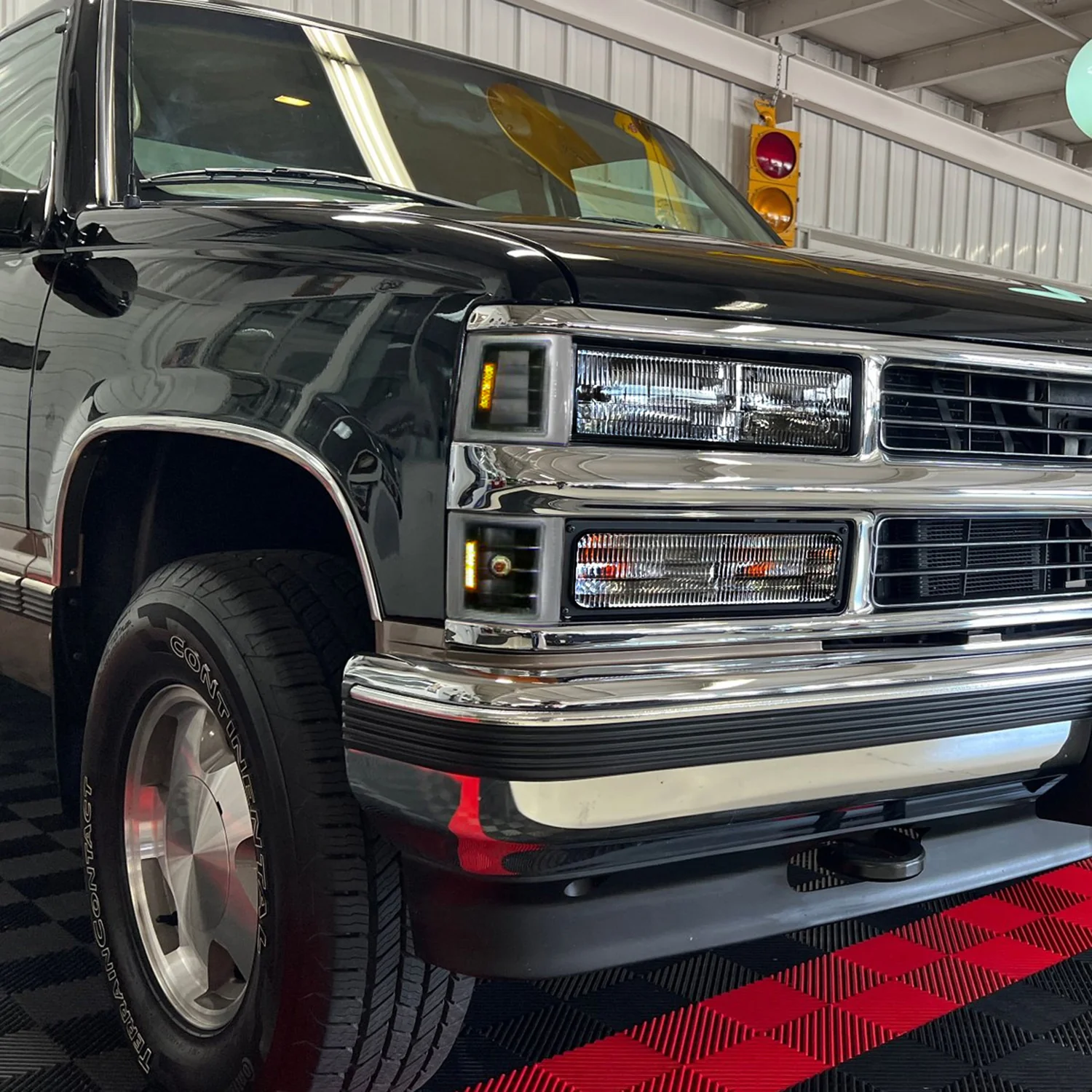 1994-1998 Chevy C/K Silverado/Tahoe Corner Lights Matte Black/Clear Lens - Image 8