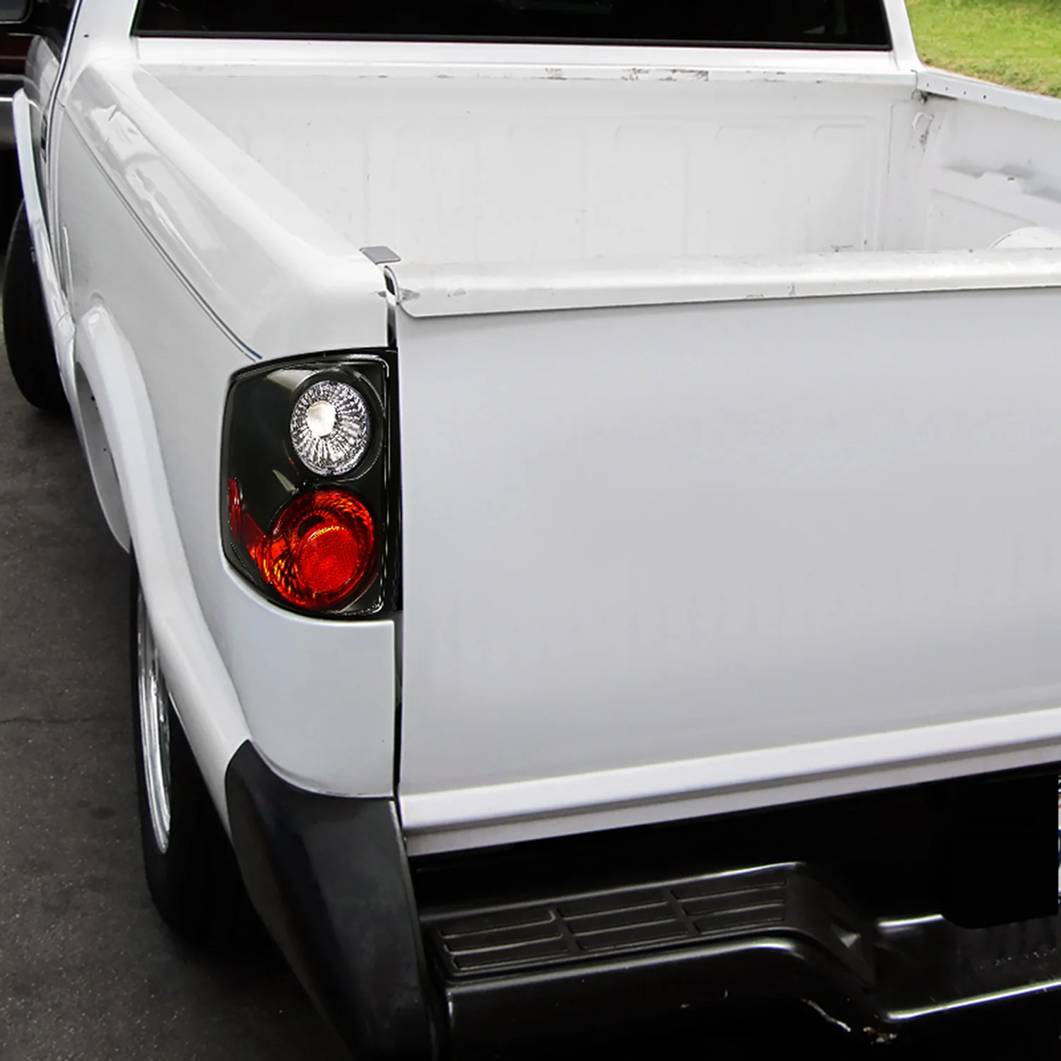1994-2004 Chevy S10/ GMC Sonoma/ Isuzu Hombre Tail Lights Matte Black/Clear - Image 10