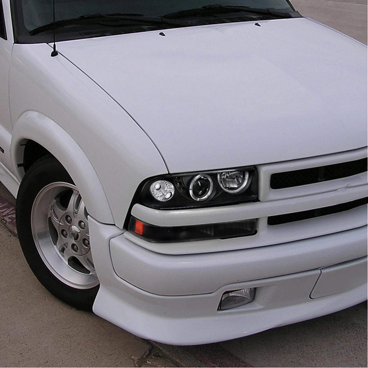 1998-2004 Chevy S10/ GMC Sonoma Bumper Lights Matte Black Housing/Clear Lens - Image 10