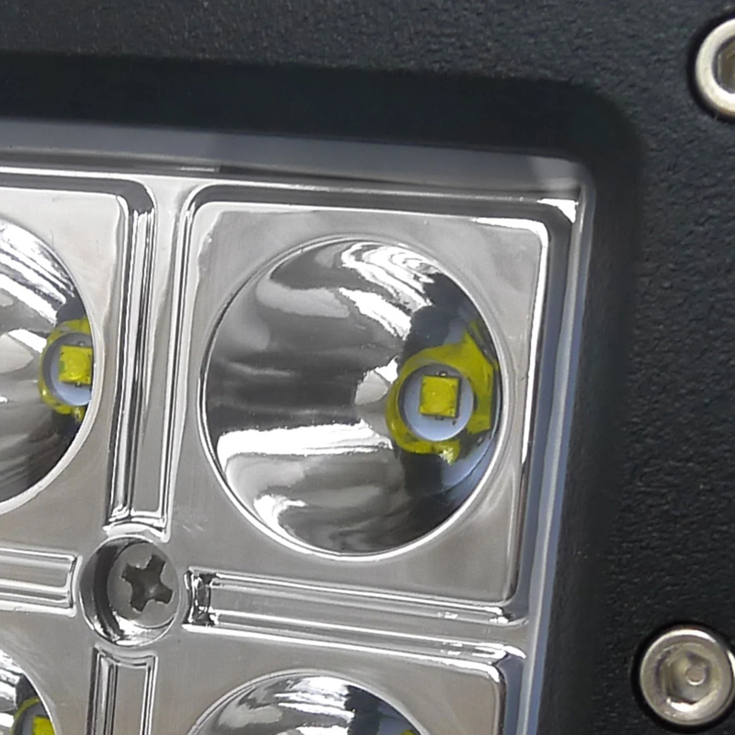 Universal Off Road 6000K Spot Beam 16W 4LED Cube Fog Light Mounting Bracket - Image 3